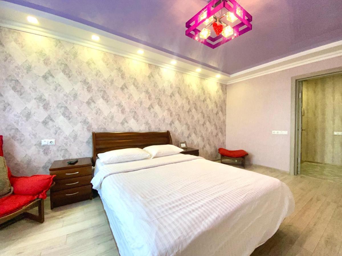 Apartpoltava Простора Однокімнатна Квартира В Новобудові, Корпусний Парк エクステリア 写真